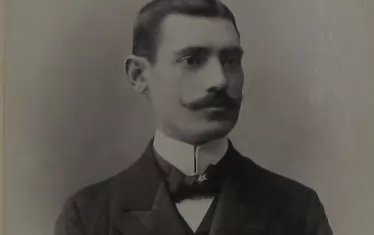 Никола Стоянов на младини.