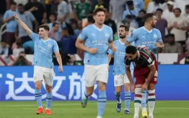 Аржентинецът Хулиан Алварес (вляво) се радва след отбелязването на гола, с който "Манчестър С" поведе във финала срещу "Флуминензе".