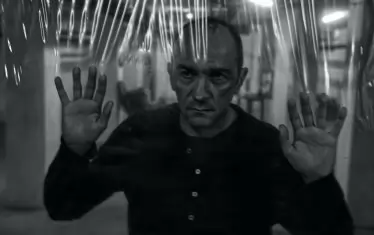 По желание на останалите Георги Златарев попълва актьорския екип на продукцията.