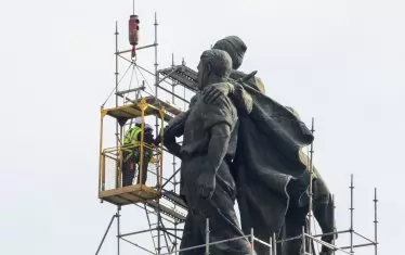 ВАС пусна демонтажа на паметника на съветската армия