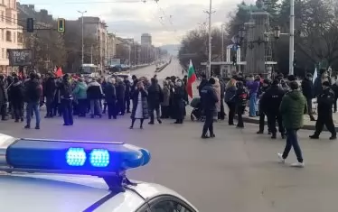 Защитници на паметника блокираха Орлов мост. Но вълненията бяха далеч по-големи за мавзолея на Димитров, без някой да изпита после нужда от него.