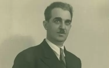 Може би най-видният кмет в историята на София - Иван Иванов, също е имал жилище на този булевард.