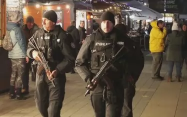 Страх от тероризъм извади полицаи с автомати и кучета по улиците