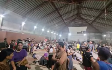 Над 100 000 души са разселени 
заради земетресението във Филипините