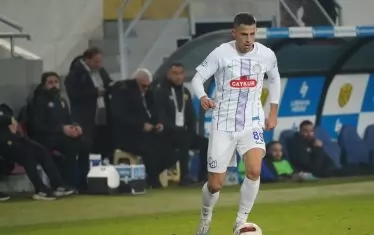 Българският нападател Мартин Минчев в момент от мача срещу "Анкарагюджю" преди грозните инциденти.