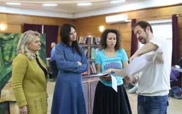  Момент от репетиция на "Звукът на музиката". 