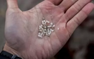 Милиони пластмасови пелети са изхвърлени по бреговете на Галисия
