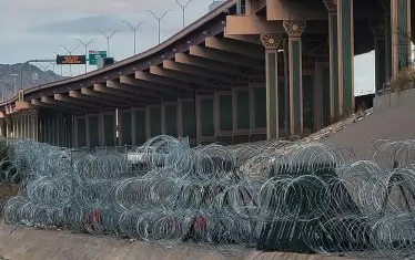  Тексас отговори с бодлива тел и допълнителни съоръжения