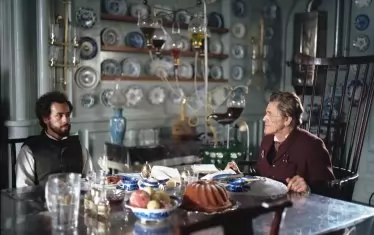 Героят на Уилям Дефо е кръстоска между чудовище и Франкенщайн.