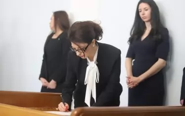 Преди да подпише клетвения си лист като конституционен съдия, Атанасова би трябвало да се е отписала като адвокат от колегията в Русе.