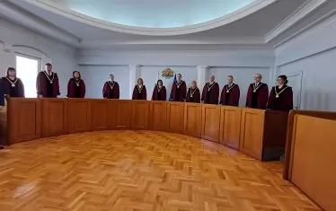 С избора на Белазелков и Атанасова парламентът запълни квотата си в КС, която държеше празна в последните 2 години. Няма пречка двамата да участват и в делото срещу собствения си избор.