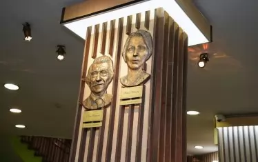 Новите попълнения в своеобразната галерия - Коканова и Парцалев.