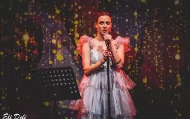  Актрисата в арт инициативата "Поетите".