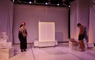  Двамата актьори са подбрани с кастинг.