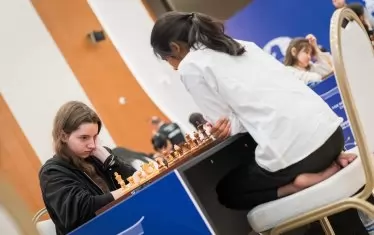 Надя Тончева (вляво)