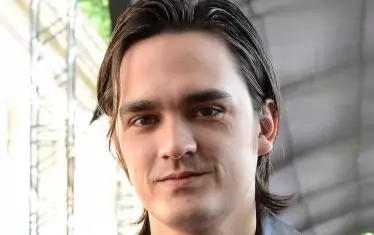  По-малкият син Ален Фабиен.