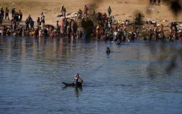 Липсата на заграждения по границата улеснява притока на мигранти. Някои обаче намериха смъртта си в Рио Гранде