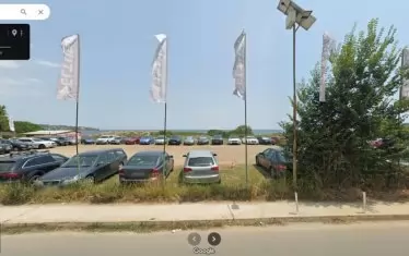 Този паркинг на частен имот в природната забележителност изглежда се е появил през 2023 г..