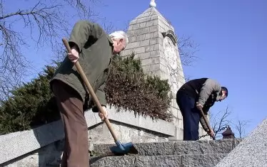 Няма да зазиждат моми в основите на Альоша