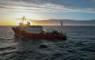  Плаване през Дрейк. 