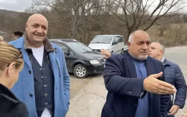  Бойко Борисов събира журналистите, за да се похвали какви пари е издействал на кметовете в Сливенско.