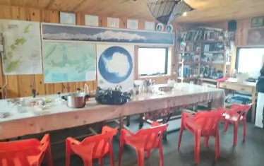 Столовата в основната къща. 