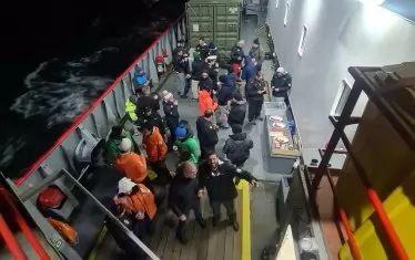 Тържеството след преминаването на Дрейк. 