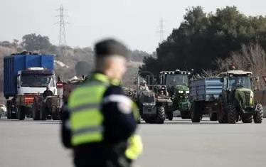 Демонстрация на френски фермери близо до границата с Испания.