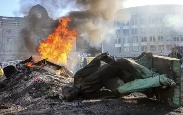 Фермерите подпалиха статуя в централна част в Брюксел.