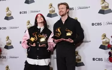 Били Айлиш, както обикновено, твори и получава награди заедно с брат си Финиъс О'Конъл.