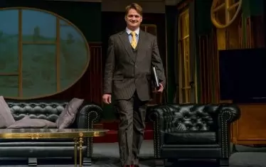  Комикът в "Да, г-н премиер".