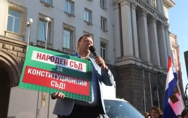 Феновете на "Възраждане" имат носталгия към Народния съд, който всъщност не е съд.