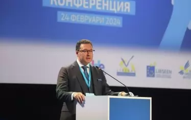 Зам.-шефът на ГЕРБ Даниел Митов беше пратен от Бойко Борисов да представлява партията му на форума.