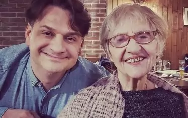  Мариан с учителката си проф. Надежда Сейкова, която този месец ще навърши 93.