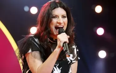  Лаура Паузини притежава мощен сопранов глас със специфичен тембър.