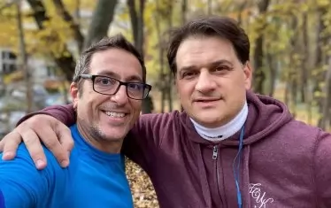  С Росен Белов - колега и режисьор на спектакъла "Познай кой ще дойде на вечеря?".