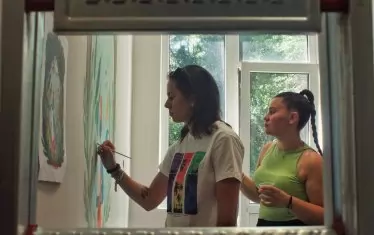 Преобразяването е възможно с труда на талантливи доброволци. 