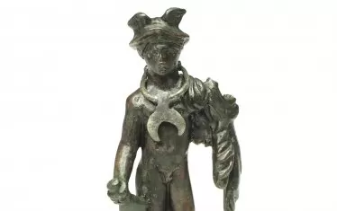  Изящна бронзова пластика на бог Х(части от ритеермес, намерена в Циле.