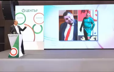 Бизнесменът говори с насмешка за Борисов и Пеевски, сподирен от смеха на поддръжниците си.