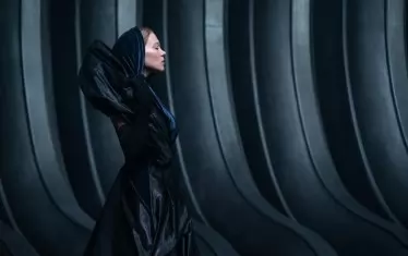 Леа Сейду - изкусителна бин-джезъритка, но за кратко.