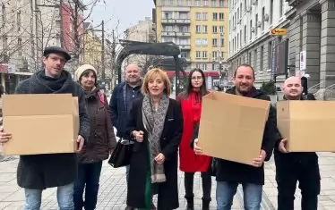 Изправи се.БГ внесе в съда колективни искове срещу телекомите