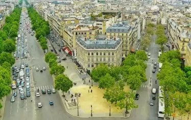 Парижани гласуваха тройни такси за паркиране на джип