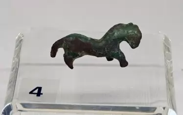  Стилизирана бронзова фигурка на кон.
