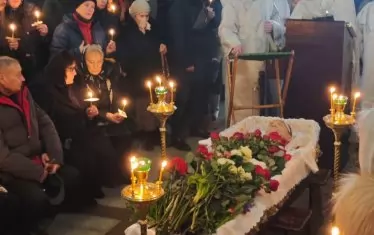 Поклонението пред тялото на Навални