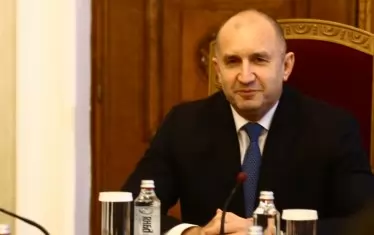 С референдума Радев иска да срути партийната система