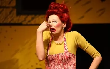  В "Няма да платим, няма да платим" на Дарио Фо и Теди Москов - роля с номинация за "Аскеер".