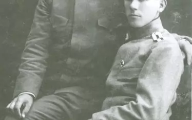 Поручик Муравиев (вдясно) с Мързянов, 1919 г.