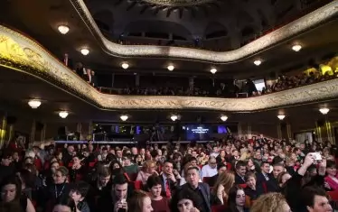 Във времена на тежки кризи смисълът и истината често се откриват в пълните зали, вярват от Народния театър.