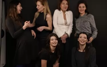  Неда (клакнала вдясно) с колежките си от "Скрити лимонки": Милена Живкова, Мила Банчева, Станка Калчева, Ангела Канева и Дениза Павлова.