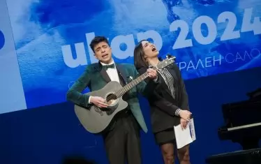 Водещите Стелиан Радев и Катрин Гачев озвучават церемонията.